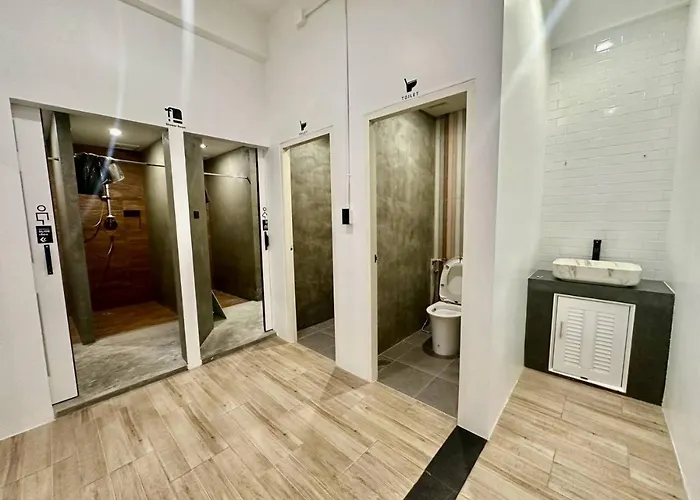 9 Mins To Bts Private King Share Bath Kitchen 방콕